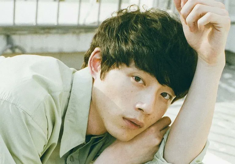 22最新 坂口健太郎の髪型を作品別に紹介 オーダー方法も K Journal