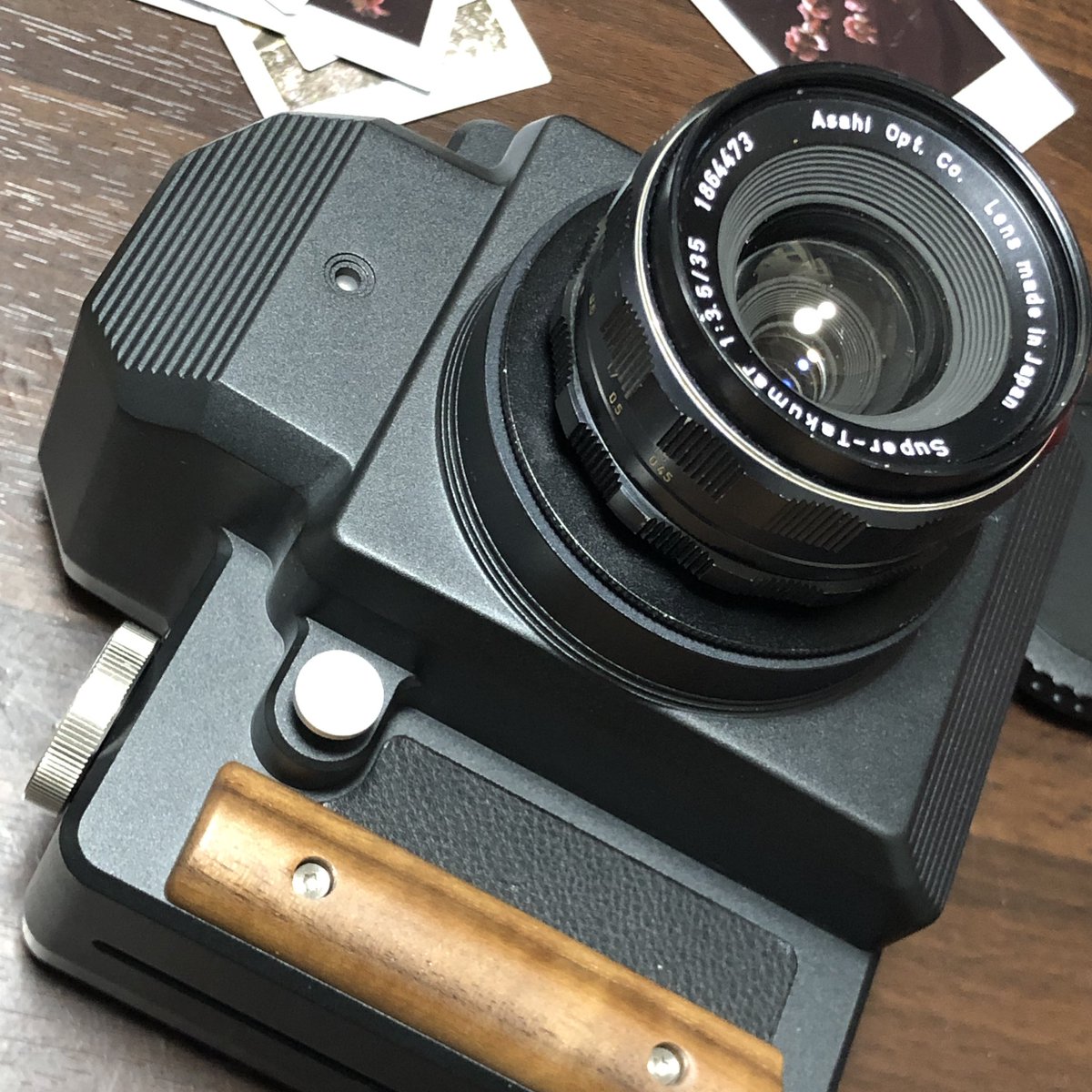 utut_photo's tweet photo. とりあえずタクマーを付けてみた。今回の色は黒くてカッコいいですね〜
#nonssl #sl660 #チェキ #写真好きな人と繋がりたい #ファインダー越しの私の世界 https://t.co/usEgDyM2bC