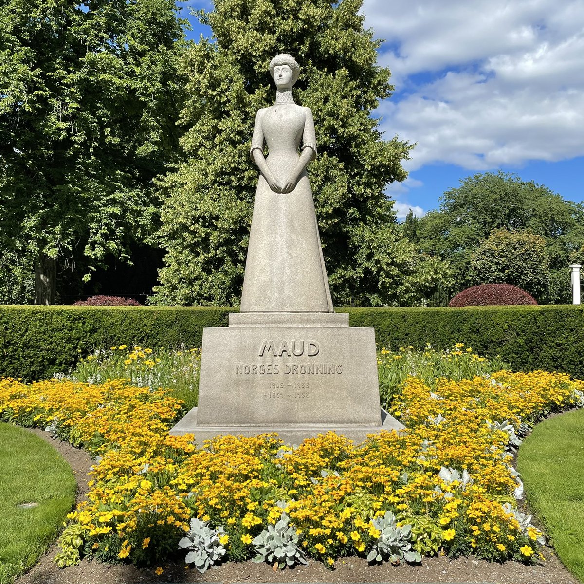 LudwigBoudoir's tweet photo. Ses statues...
#OnNeSeRefaitPas https://t.co/gIM4lblVwp