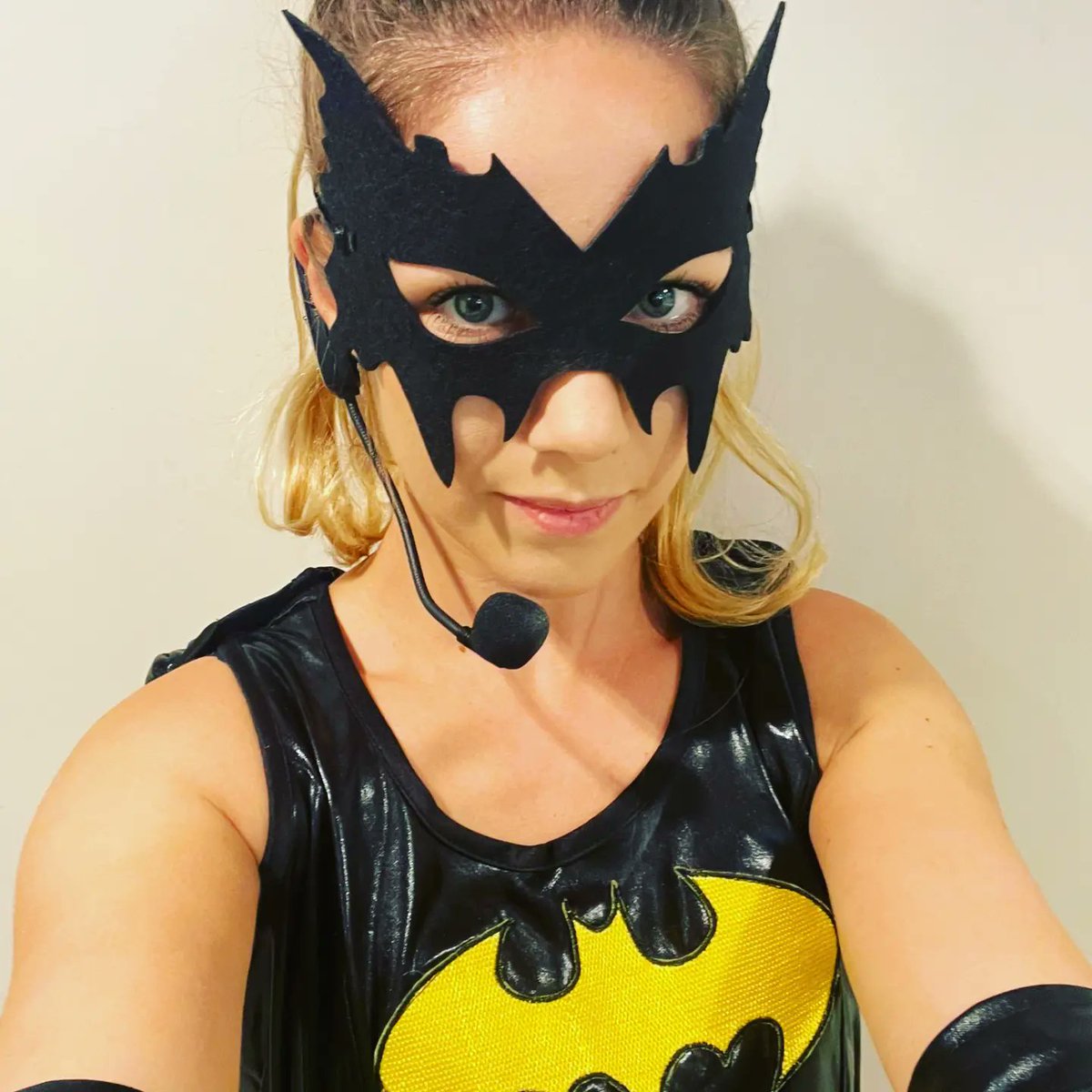 Rapunzel and Bat girl had a fantastic time this weekend!! #childrensentertainers #childrensparties #kidspartyideas 🎂🎈🦇🌞