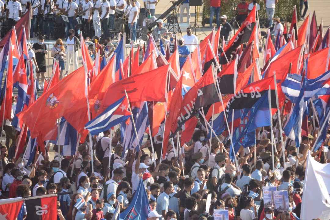 #Cuba no olvida su historia, #TenemosMemoria.
Las calles son de nuestros niños, para que vivan en paz 🕊️, ​son de nuestro pueblo revolucionario, ese pueblo digno continuador de la Revolución del 68, que llenó de banderas cubanas 🇨🇺 las plazas este 1ro de mayo.
#CubaPorLaPaz