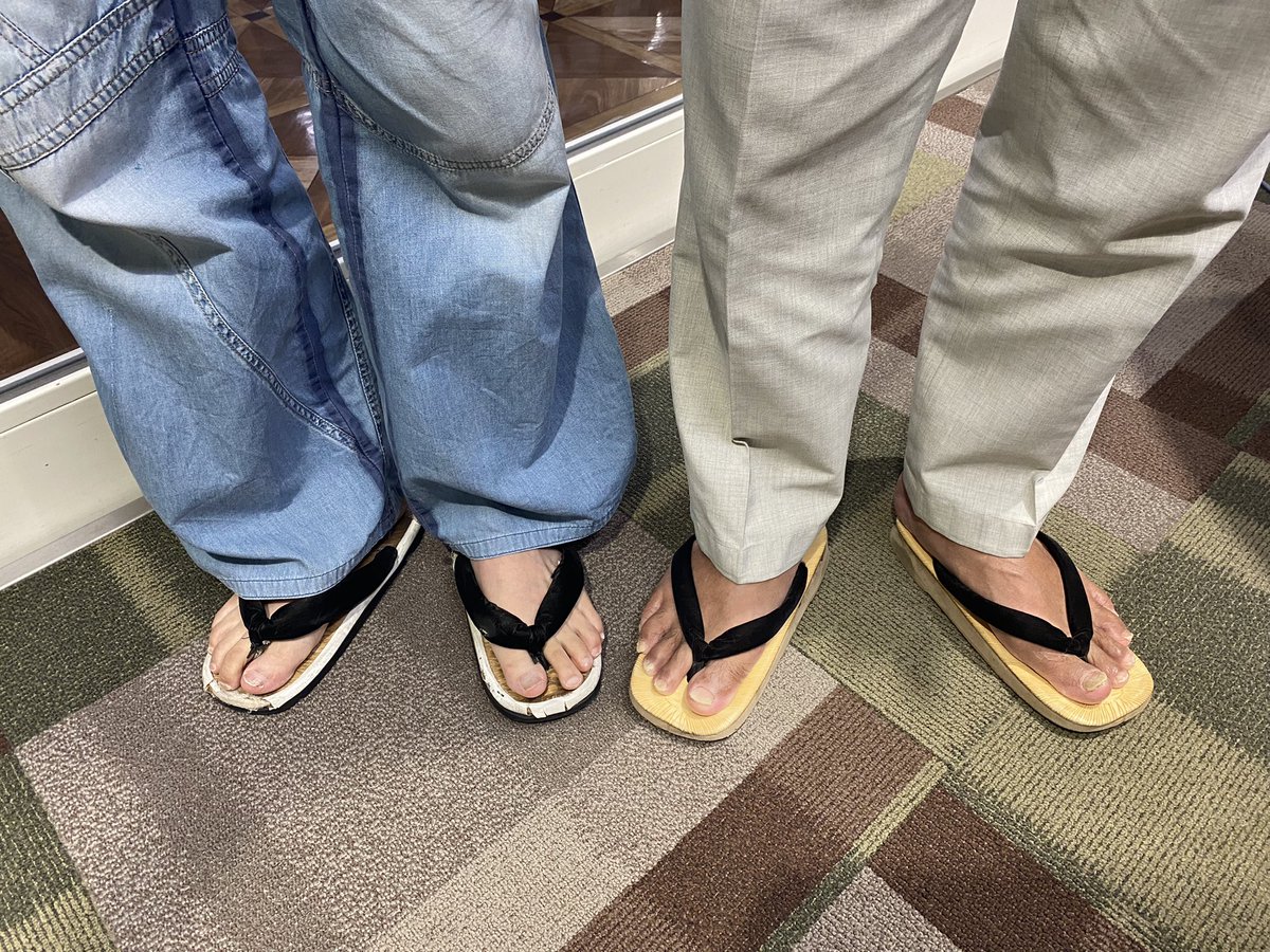 yanobeya's tweet photo. 本日の部屋ゲスは…
#地雷処理専門家 #高山良二 さんです!
2回目の登場です!
雪駄でスタジオに遊びに来て下さりました!(写真右)
今夜はどんな話が聞けるでしょうか…
https://t.co/qMH7lC2psQ
#国際地雷処理地域復興支援の会
#カンボジア
#IMCCD
#やの部屋 #やのひろみ
#南海放送 #radiko https://t.co/J65JfuetOJ
