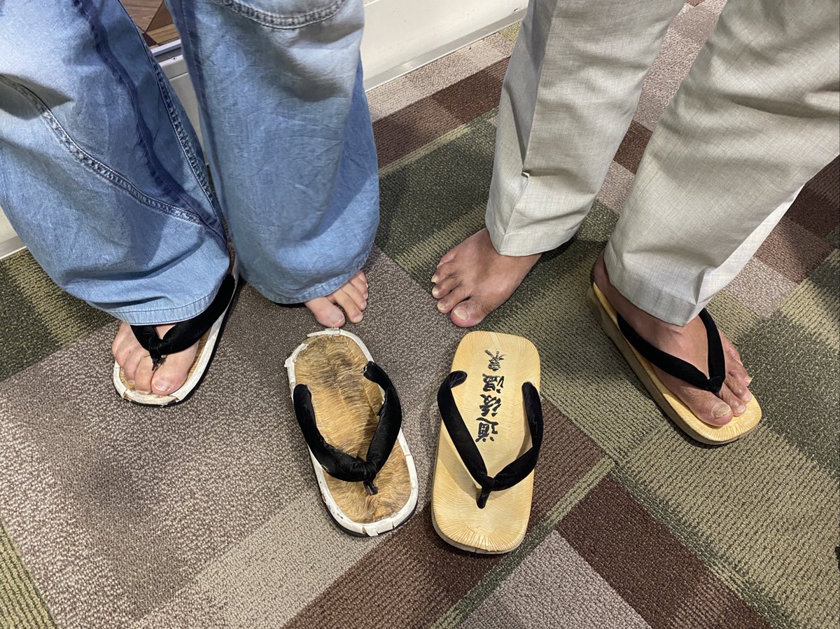yanobeya's tweet photo. 本日の部屋ゲスは…
#地雷処理専門家 #高山良二 さんです!
2回目の登場です!
雪駄でスタジオに遊びに来て下さりました!(写真右)
今夜はどんな話が聞けるでしょうか…
https://t.co/qMH7lC2psQ
#国際地雷処理地域復興支援の会
#カンボジア
#IMCCD
#やの部屋 #やのひろみ
#南海放送 #radiko https://t.co/J65JfuetOJ