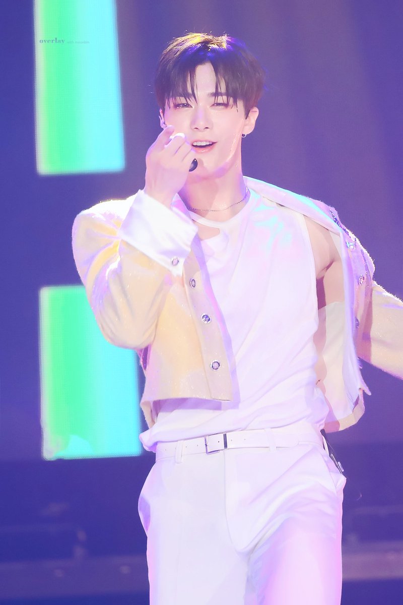 빈이 진짜 마법소년 그런 것 같음...💧
사진이 너무너무 아름다워서 감히 액자에 걸어놓고 감상해야겠는데 🥹🥹🥹