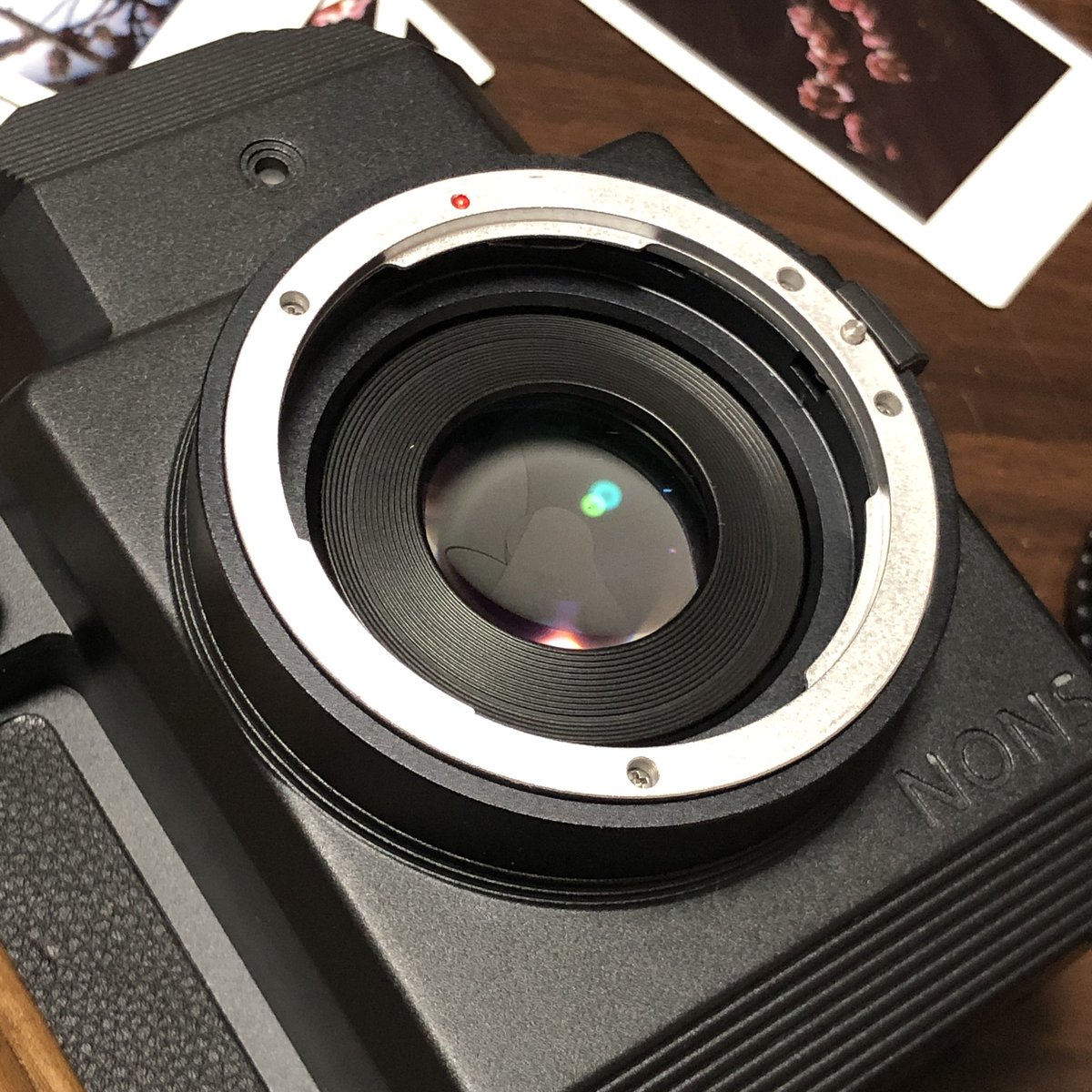 utut_photo's tweet photo. これがビルトインのエクステンダーか、これのおかげでフルサイズ用レンズでもスクエアチェキをカバーできるという…
#nonssl #sl660 #チェキ #写真好きな人と繋がりたい #ファインダー越しの私の世界 https://t.co/pcqyqJeyPE