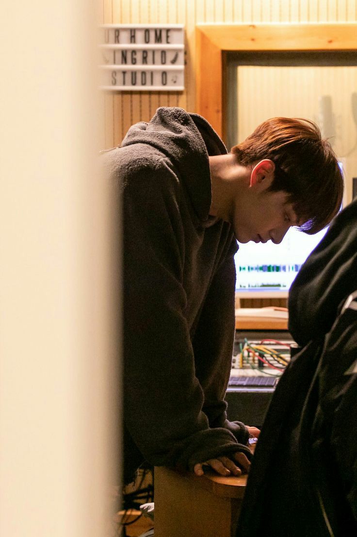 voguewjun's tweet image. this JUNHUI tho