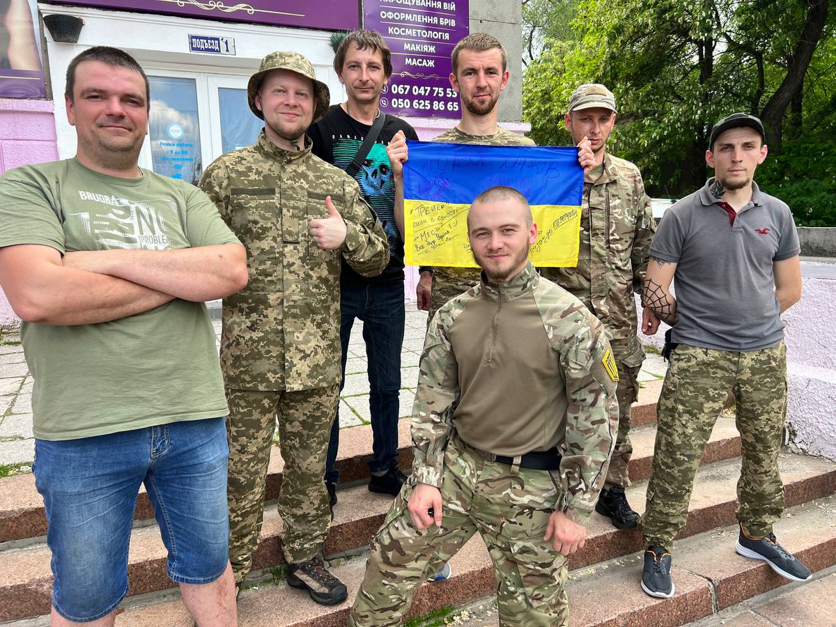 nc_poltava's tweet photo. Щиро дякуємо нашим волонтерам, за постійність у підтримці🔥
✊ Вашими силами, захисники України мають не лише всі необхідні засоби для оборони держави, але і незгасаючу мотивацію: хтось боротися, хтось одужувати після поранень, і всі разом - вірити у наближення нашої Перемоги 🇺🇦 https://t.co/cA93Wcr7Ft