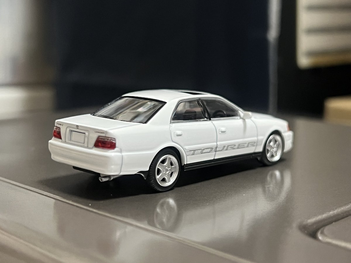 トミカリミテッドヴィンテージネオのトヨタチェイサー2.5ツアラーS(98