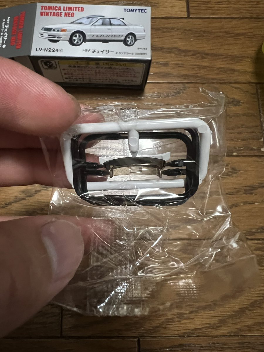 トミカリミテッドヴィンテージネオのトヨタチェイサー2.5ツアラーS(98