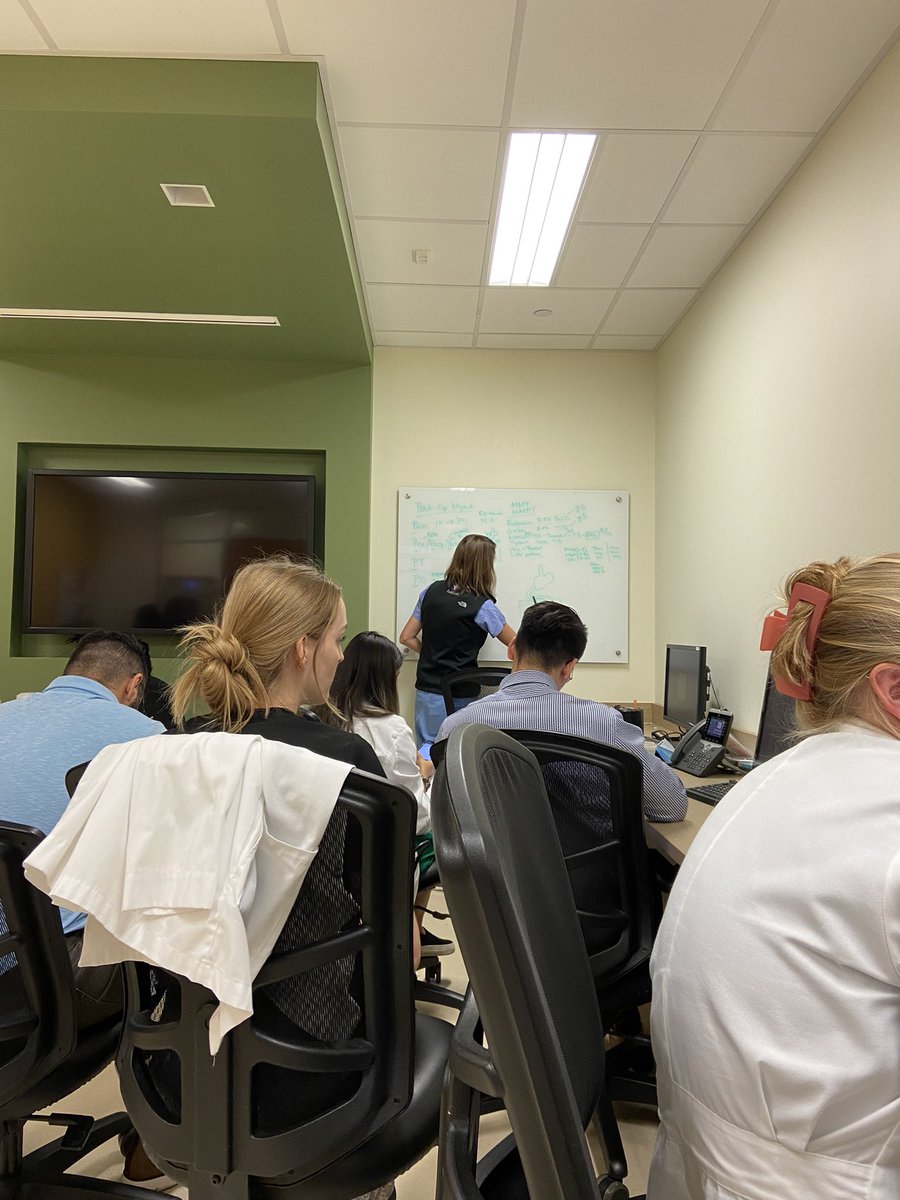 raechestrella's tweet photo. @UTSW_Surgery Dr. Pouns going through all things post-op care with our students &amp; intern on their Surg Onc rotation. “All of the P’s”! 💯 https://t.co/7te0oiNleK