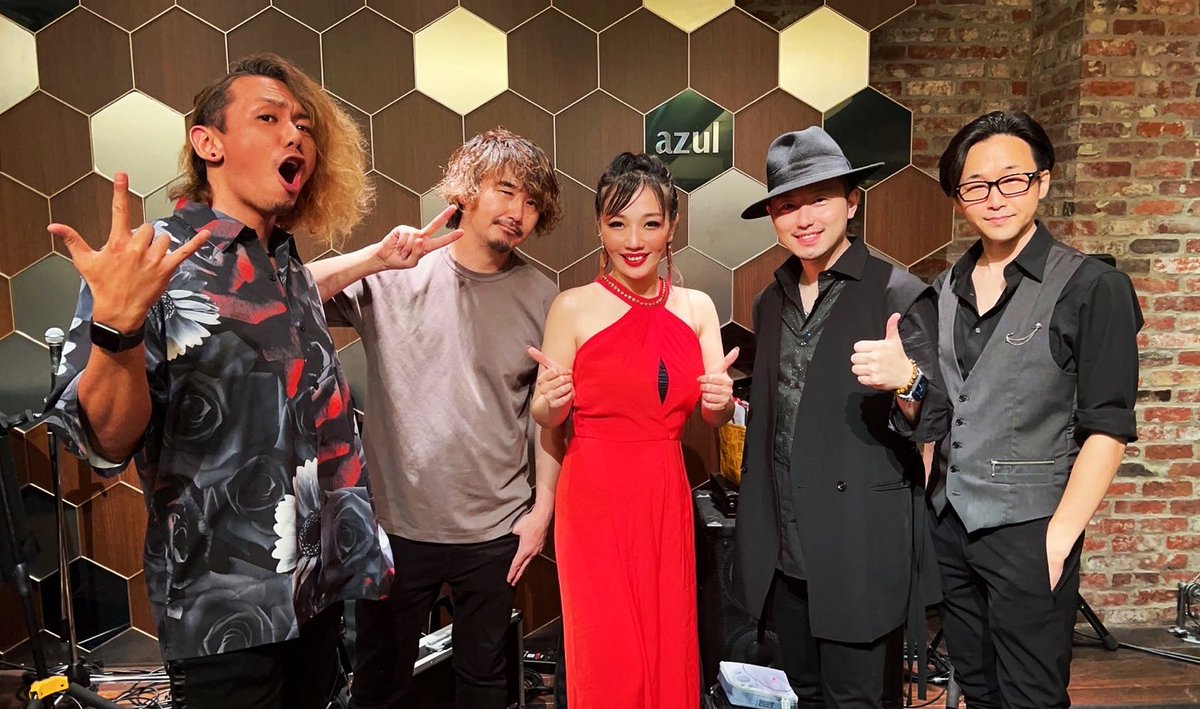 yanagiyuuki's tweet photo. Singer J Disco Night盛り上がりました！！

ご来場くださったみなさん、お店スタッフ、そして共演メンバーありがとうございました☺️

#singerj #筒井進吾 #松本春樹 #清水市 #柳佑樹 #大阪 #梅田 #azulterrace https://t.co/Fqx4o1SiZA