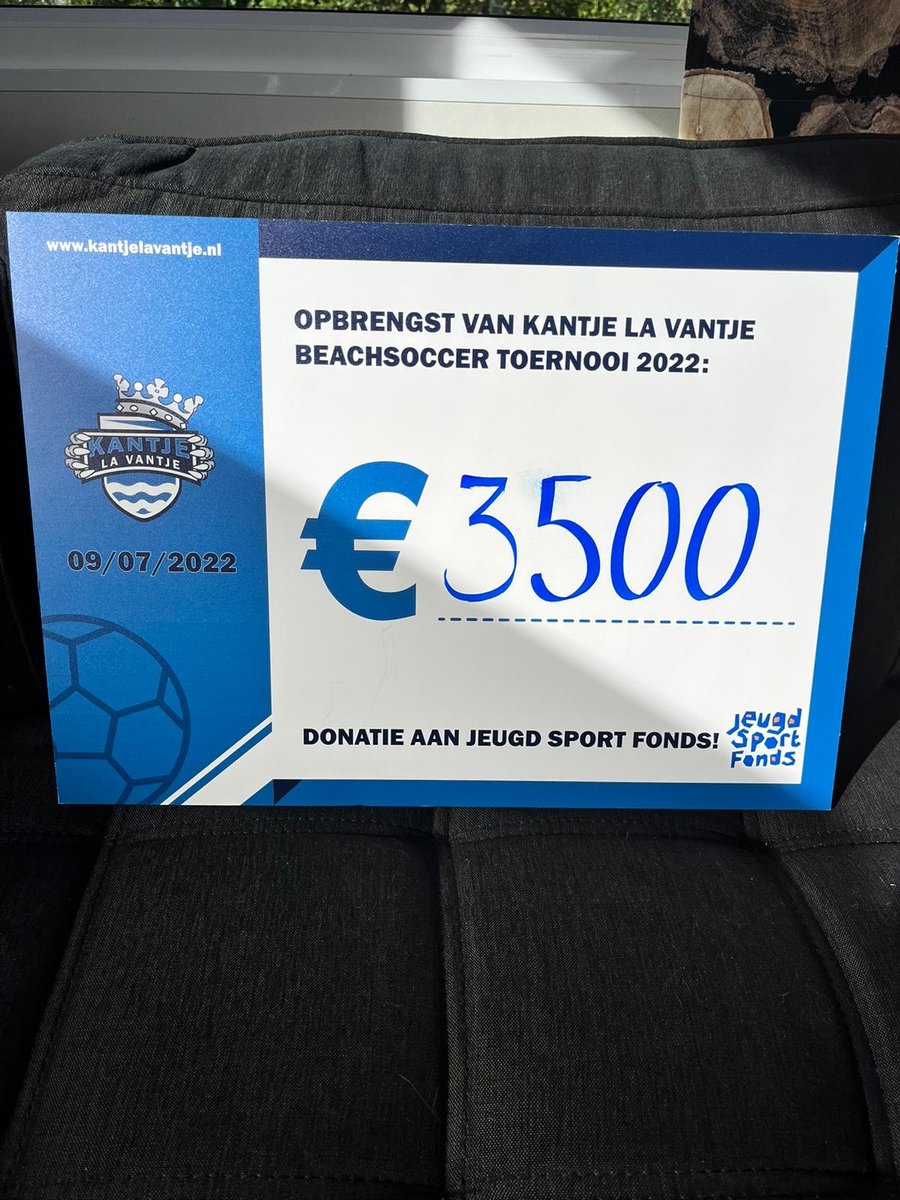Afgelopen zaterdag ontving bestuurslid Ruud Stevens op het strand van Renesse deze fraaie cheque van Kantje Lavantje. Met deze bijdrage kunnen 20 Schouwse kinderen weer een jaar lang meedoen met sport of cultuur!🤩

Bedankt voor deze mooie cheque!