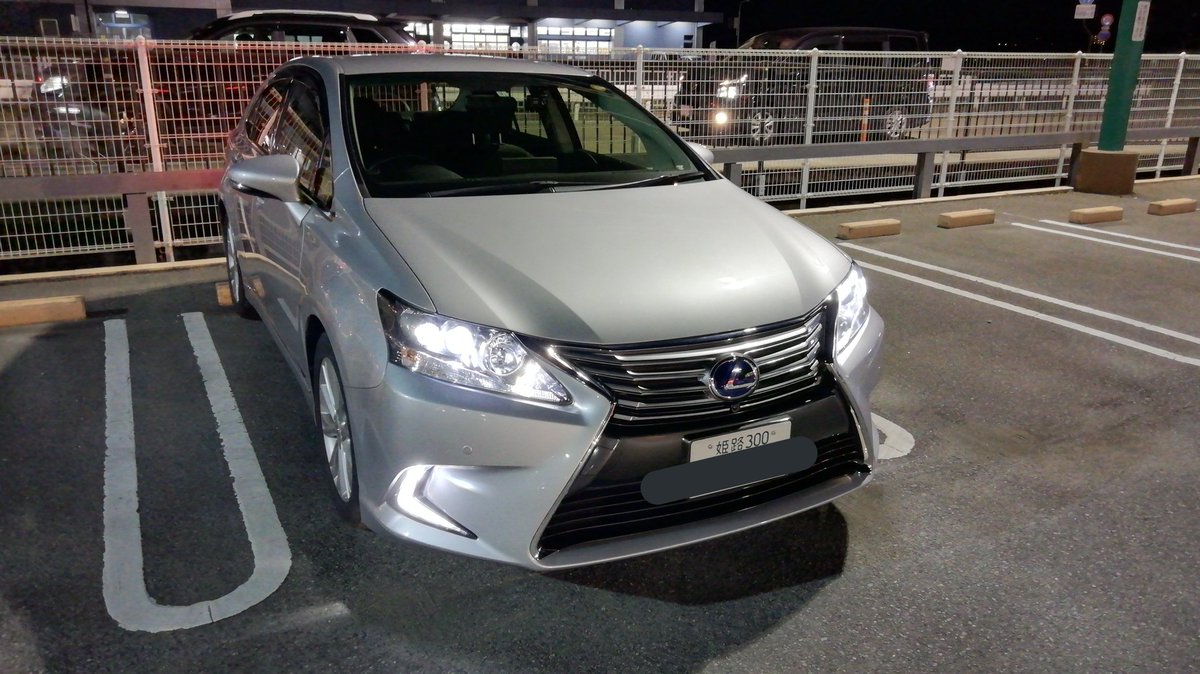 sULb8VjOcOVX6wl's tweet photo. 今回の代車、初レクサス🚘
ワシもディーラーもコレが来るとは思わんかった(゜ロ゜ノ)ノ
#レクサス
#LEXUS
#LEXUSHS https://t.co/Sq0yy3cec4