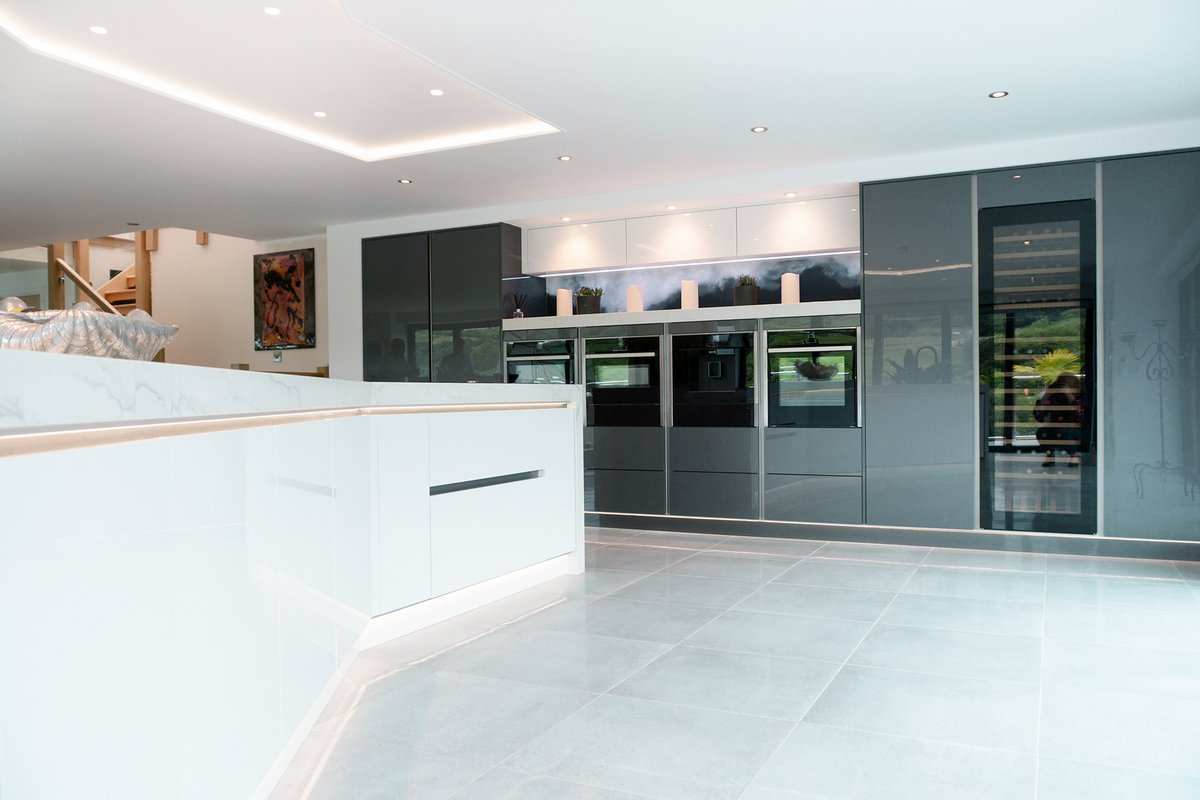 Our latest Falmouth kitchen explores the limits of kitchen design and materials @Masterclasskitc in Lumina gloss in Graphite & Scots Grey island. @NeolithS @Duke_Stone15 worktops @opticolour @reddogglass @NeffAppliances @quookeruk @BLANCO_UK #Cornwall #kitchendesign #luxuryhomes