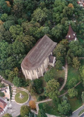 Educo_gratis's tweet photo. La iglesia de Avas en #Hungria es un templo que retiene algunas líneas góticas de su etapa medieval.

En 1544 los turcos la prendieron fuego y pasó 20 años abandonada. Después fue ocupada para el rito protestante, cambiando completamente su fisonomía con los arreglos necesarios. https://t.co/NmVBoNvSv6
