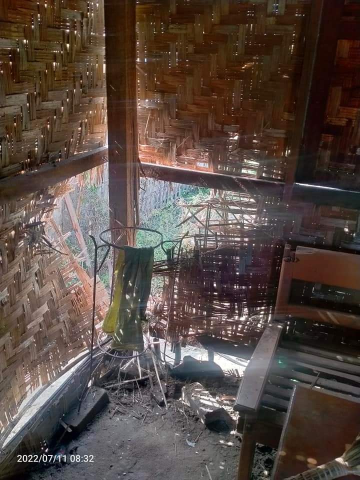miN13700's tweet photo. In Sagaing's Shwebo tsp, 4 men&amp; 3 women,mostly in their 40s, were wounded &amp; 4 homes were damaged as junta &amp; PyuSawHtee troops stationed at KhunTaungGyi vlg fired 60mm &amp;80mm mortars at least 5 times at Kyar vlg, where locals&amp; PDF comrades live, at midnight on Jul10
#2022July11Coup https://t.co/VEBYVabR9f