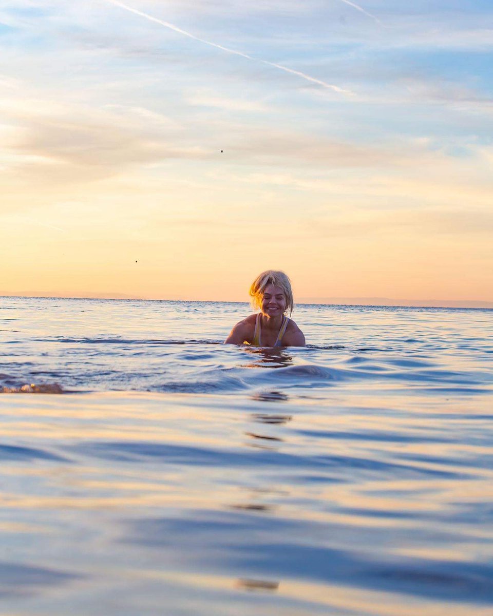 TurndUpFitness's tweet photo. True story: the other day I woke up at 3.45am to go &amp; watch the sun rise &amp; swim in the sea - with the @dawnstalkers swimming group. I've always been really scared of the sea, but I decided to go for it anyway. It actually felt incredible and cold water therapy is so good for you. https://t.co/zSmuSbXb7d