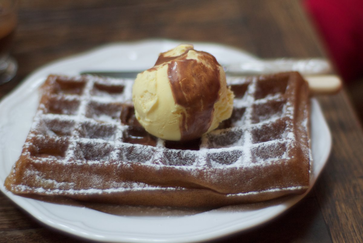 ☀️🌊After a splash in the tidal pool or a play at the beach, meander up to our village cafe for homemade Belgian waffles...topped with a cool scoop of ice cream and chocolate sauce.🍫🍦We're open every day from 10am to 5pm! See more at pittenweemchocolate.co.uk