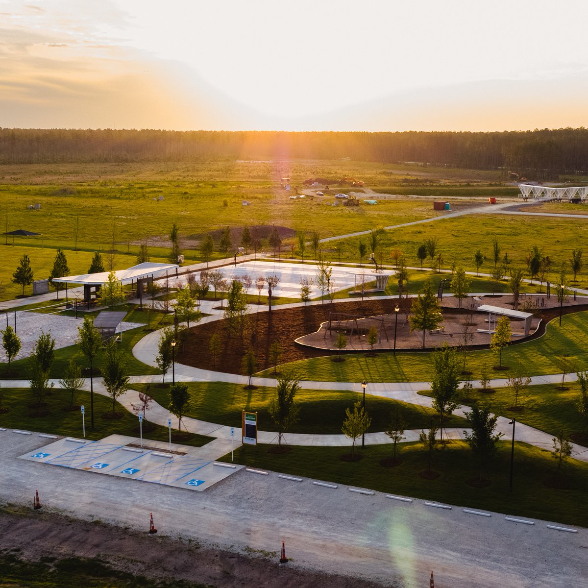 LeeCharleston's tweet photo. How beautiful is Avian Commons!? The heart of Camp Hall is taking shape by the minute. And as you can see, it will be a spectacular backdrop for the commercial aspect of the park. 

Learn more about the project, and remaining land availability: https://t.co/v7wECUhIpJ https://t.co/eAbpvdMDMI