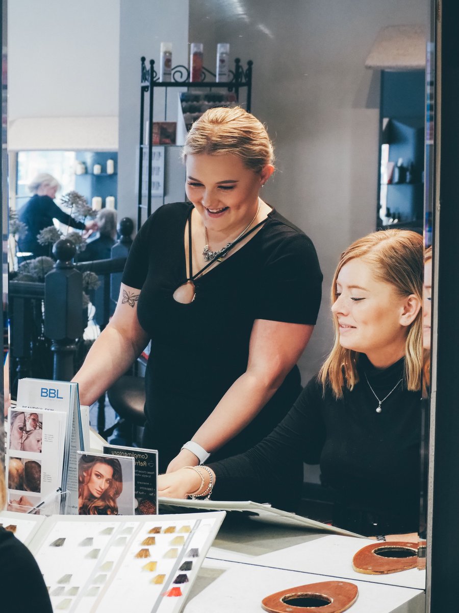 CoastalBID's tweet photo. Meet the faces behind the stores in Southbourne 😄

They’re here to help you every day in every way - make sure you stop by and say hello 👋

#VisitSouthbourne #LoveSouthbourne https://t.co/ksQ5ctgqpu