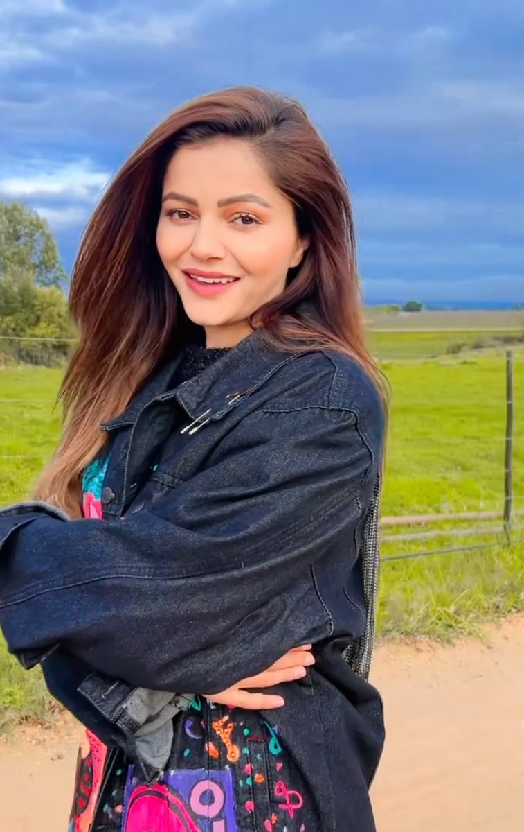 vaishumoon's tweet photo. @RubiDilaik's Mantra :

Kill your haters with kindness &amp; positivity and bury them with a beautiful angelic smile...😇✨

#RubinaDilaik 💖 https://t.co/T74A070EUz