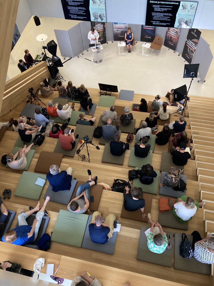 JYU_WISDOM's tweet image. Tieteellinen vallankumous 1500- ja 1700-luvuilla toi mukanaan mekaanisen luontokäsityksen; luonnon ja kulttuurin keinotekoisen kahtiajaon. Luonto hahmoittui pikkuhiljaa ihmisen vastakohdaksi.
- @Ottolatva, @UniTurku