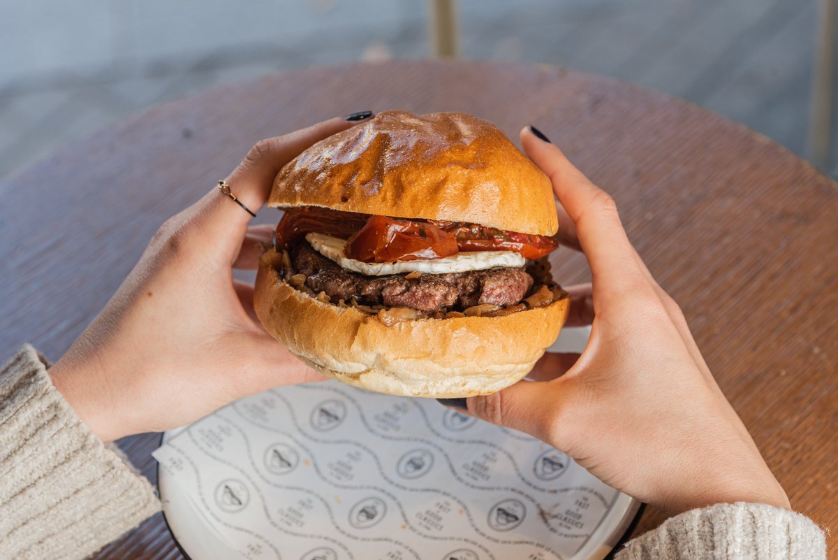 Si el lunes se te hace cuesta arriba, ¡empiézalo a lo grande con nuestra Ilegal! 😈

Esta semana la Ilegal, la Eden y la Boom BBQ al 50% en nuestra App 🤪

📲 Descárgatela en el link de nuestra bio.
