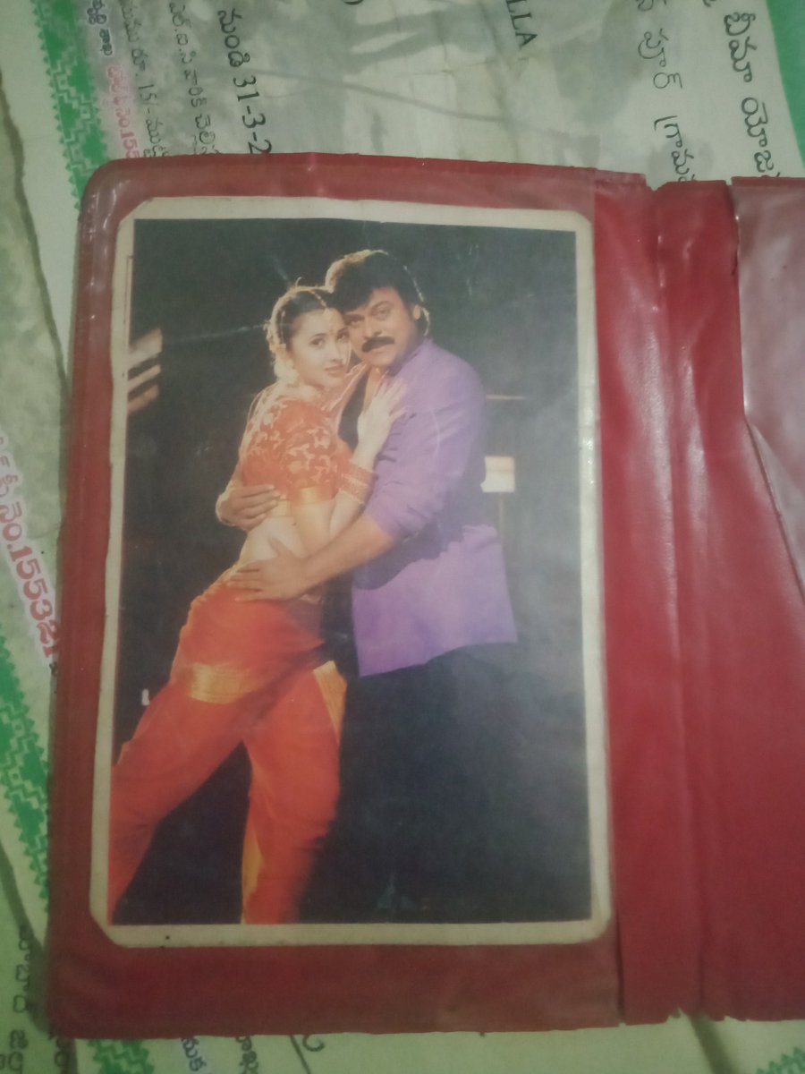 ChinnaArts10's tweet photo. School lo చదువుకునే రోజుల్లో నా BusPass బుక్ కి పెట్టుకున్న ఫొటో.
Demi god of the Telugu cinema
#MegaStarChiranjeevi @KChiruTweets ❤️🙏🏻✊🏻💥🔥
#BossFan
#Mastar
#శాక్షి_శివానంధ్ https://t.co/0kYk4mE4fz