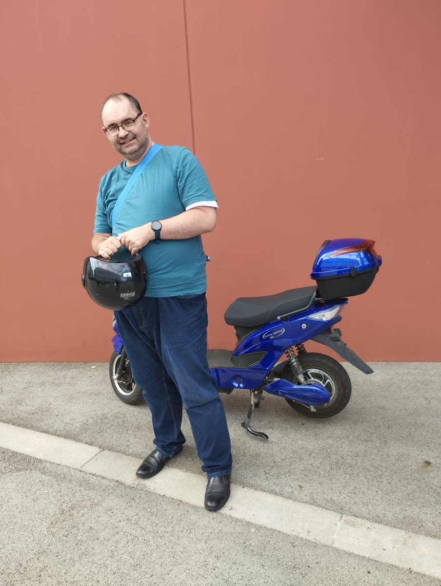 andere reden vom Sparen, wir tun es! Mit #escooter zur #patientenversorgung (geht nur im Sommer) 
Machen das auch Politiker? 
#pflegeundmedizin #pflegeumedizin #umweltbewusst #ökologisch #liesing #inzersdorf #alterlaa 
#vorbildsein #treibstoffsparen