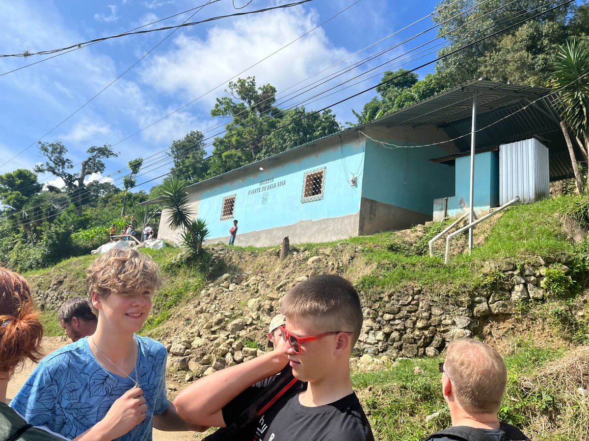 lcchilliard's tweet photo. GLOBAL church. It's amazing when you stop to think that, as we're in prayer, so are millions of brother and sisters in Christ around the world. I imagine every second of every day is covered in prayer. - Leigh https://t.co/YFgGi544WW