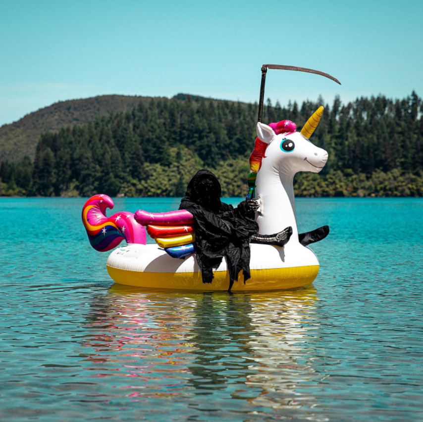 AttitudeCo's tweet photo. When you're Goth and love summer! ๐คโ๏ธ
๐ท Theswimreaper
#goth #summer #swimreaper #grimreaper #alt #alternative #gothaesthetic #altstyle #heatwave #summersun #holiday https://t.co/5cJwZOopTr