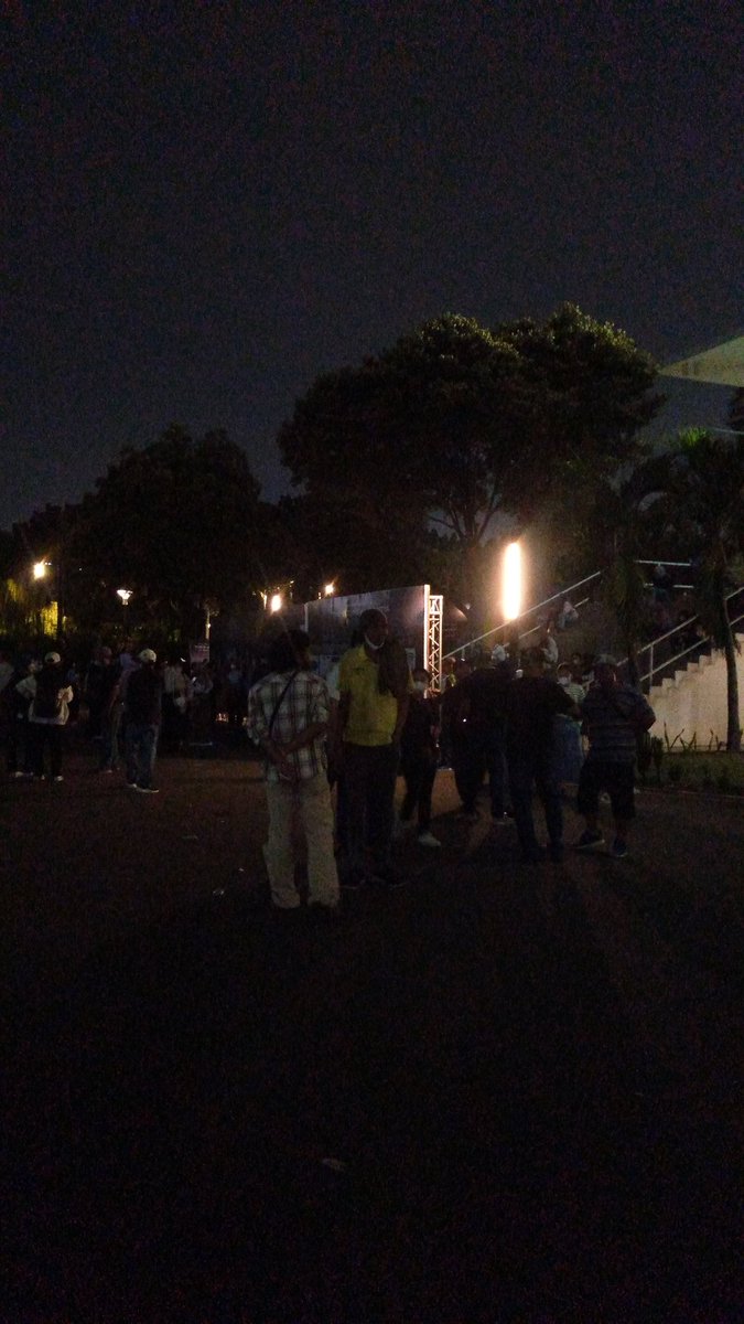 uda nyampe venue tinggal ketemu sm KK jastip nya eh malah gd kabar langsung ceklis :( aku gamau suudzon tp semua medsos ku di blok :(( ya Allah aku uda di venue budgjet cuma 1jt siapapun deobi gue tau lo org baikk semua bantuin cari yg 1jt purple gapapa 😭😭🙏🏻

#THEBZONEinJKT