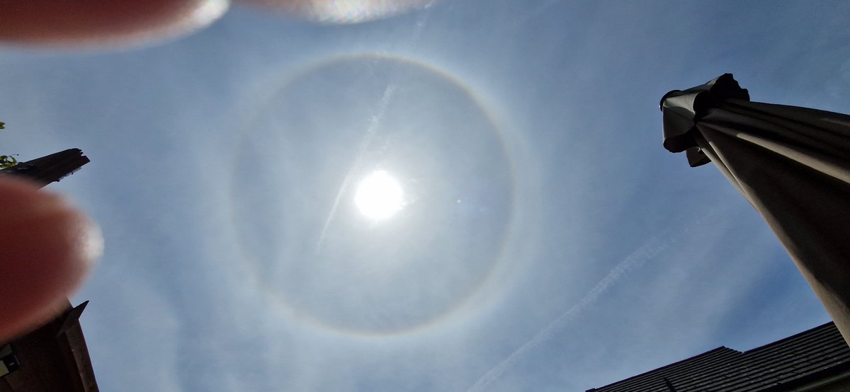 PeterMiddlemis3's tweet photo. @Hudsonweather one for you PH - in the skies above Queensbury and elsewhere I expect! Middy. https://t.co/bmZOGCaMae