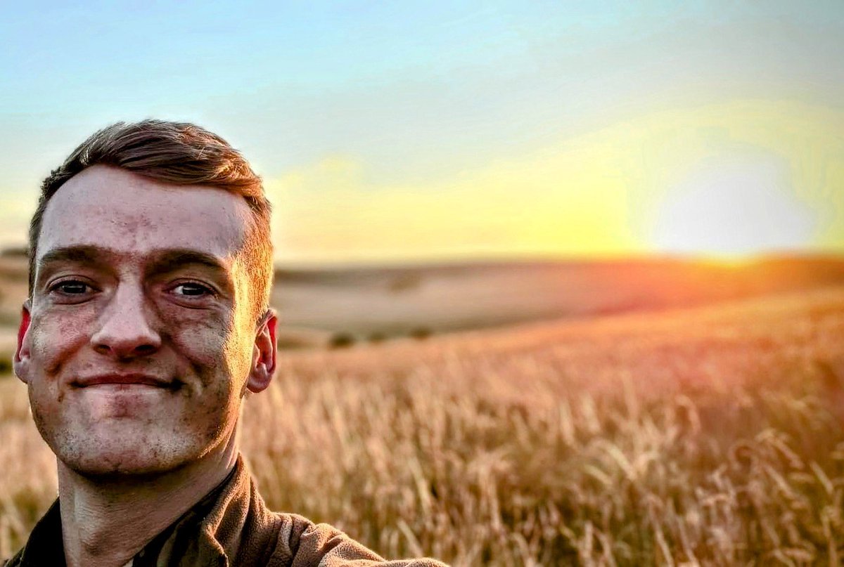 jimmyobee's tweet photo. Reveille on Salisbury Plain today. Rifleman O'Brien with an early morning call to dad. @soldiermagazine @BritishArmy https://t.co/KVPBg35u4N