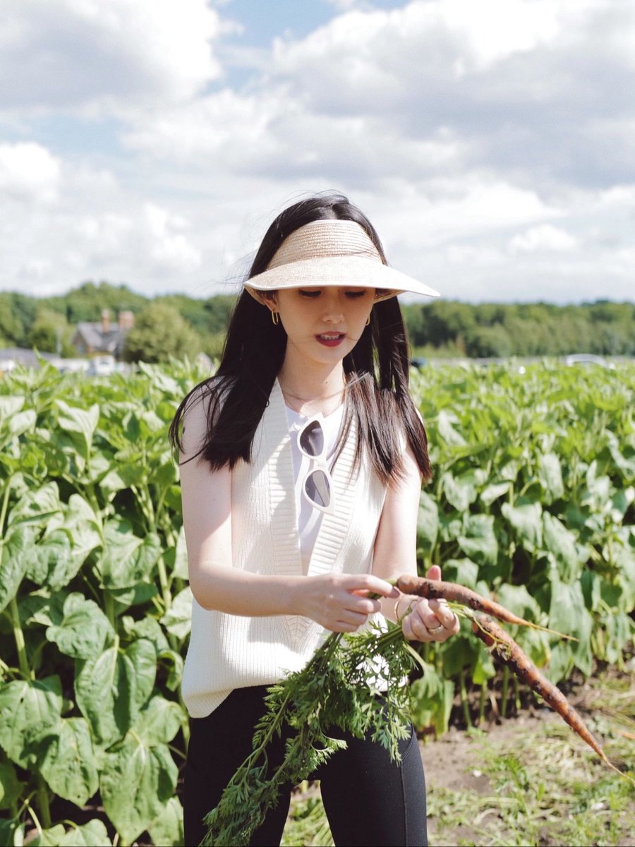 dafapahlevi27's tweet photo. Went to the farm with baby last weekend https://t.co/h6Zlkz9cCM