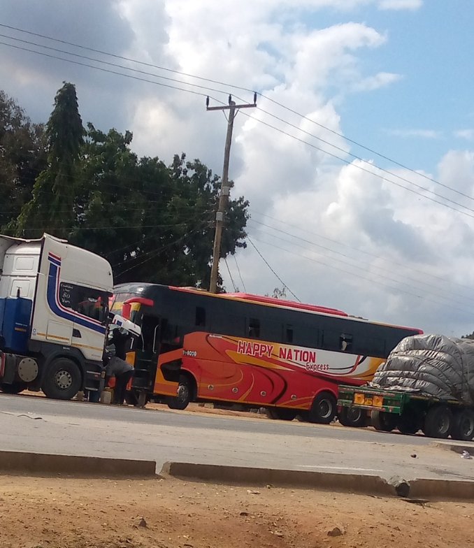 KimweriMichael's tweet photo. " @BusesFans hivi huku ndio kutaga au kutotoa!?
Mikumi hiyo,nation haijawahi kufeli kwenye hii sekta 🤣🤣🤣🤣" https://t.co/81gPVrBVik