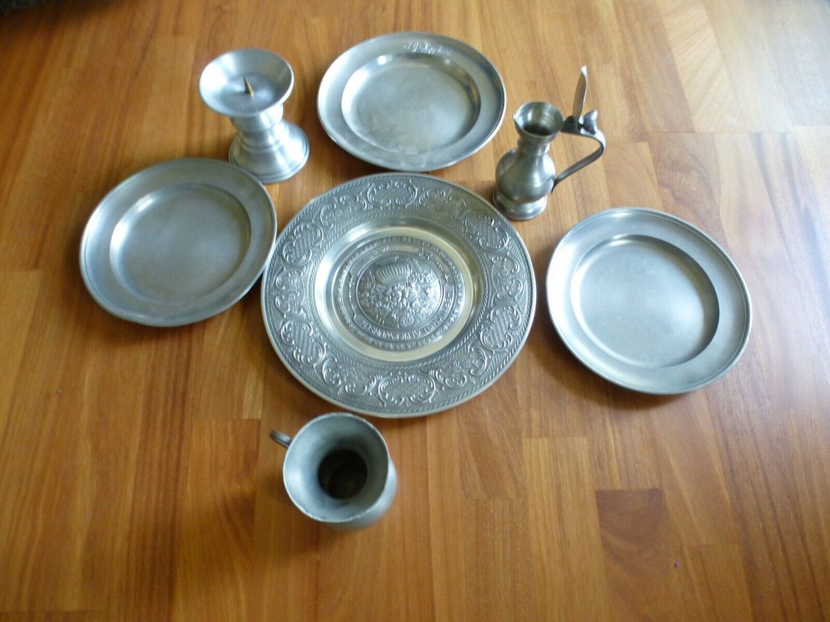 LuaMedia's tweet image. Quiero compartir lo último que he añadido a mi tienda de #etsy: Conjunto de piezas de peltre procedentes de un anticuario. etsy.me/3OY5loZ #reenactment #luamedia #menaje #metal #peltre #jarraestano #vasopeltre #vasoestano #candelholder