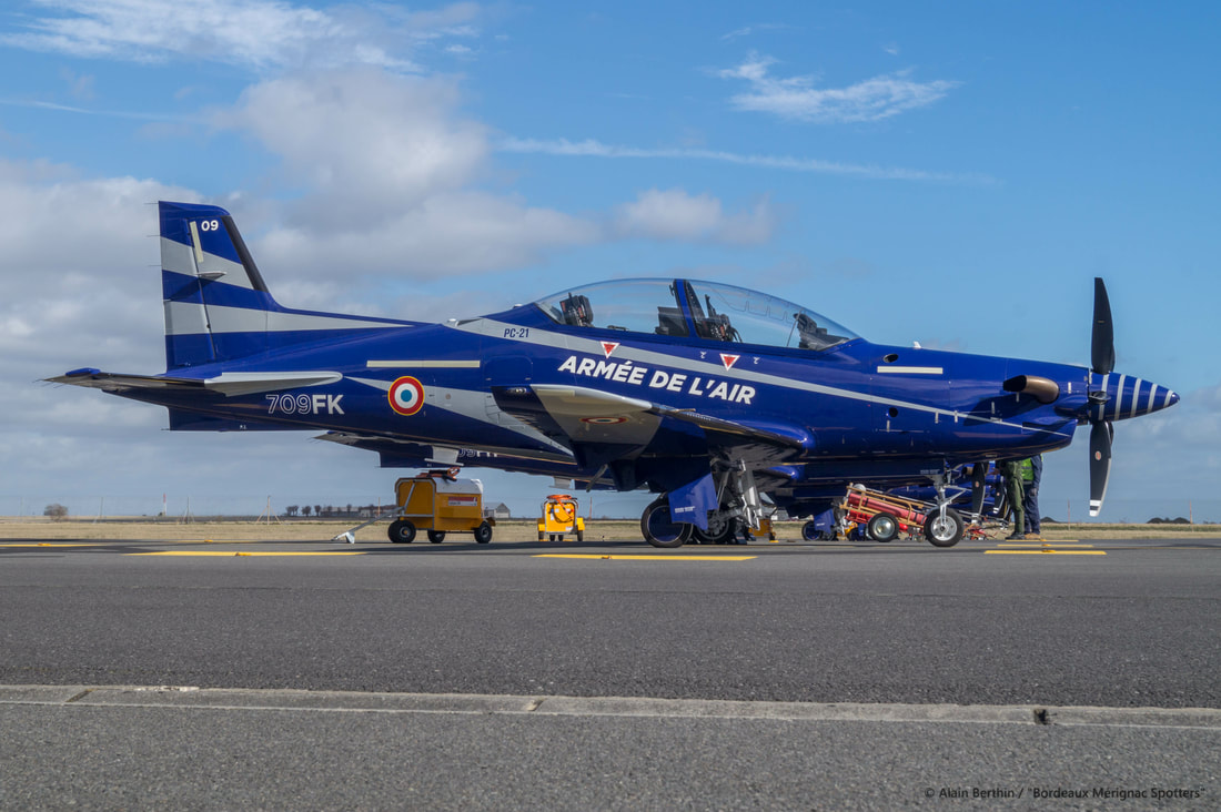 FrenchMiliRadar's tweet image. Le Pilatus PC-21, #MUS53, immatriculation 07 (ICAO 3B75F8), survole actuellement #Lessac, Charente à une altitude de 8725 ft et une vitesse de 277.7 kt. Suivre ce vol: globe.adsbexchange.com/?icao=3B75F8