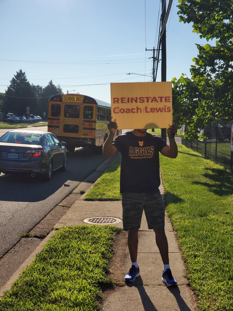 novahoopsCom's tweet photo. Out in front of Edison this morning. To bring you up to speed, the Eagles seem to be parting ways with veteran coaches Dianne Lewis (girls) and Terry Henderson (boys). https://t.co/7QajLOymrv