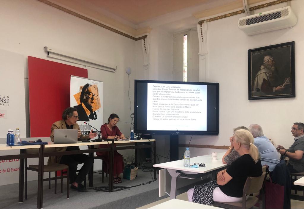 Ignacio diez nos hace un recorrido por las citas y definiciones del libro "Transición entre chicas rojas" con la que nos deleita #FranciscoUmbral. Literatura, crítica social y sexo entre el tardo-franquismo y la "santa transición"