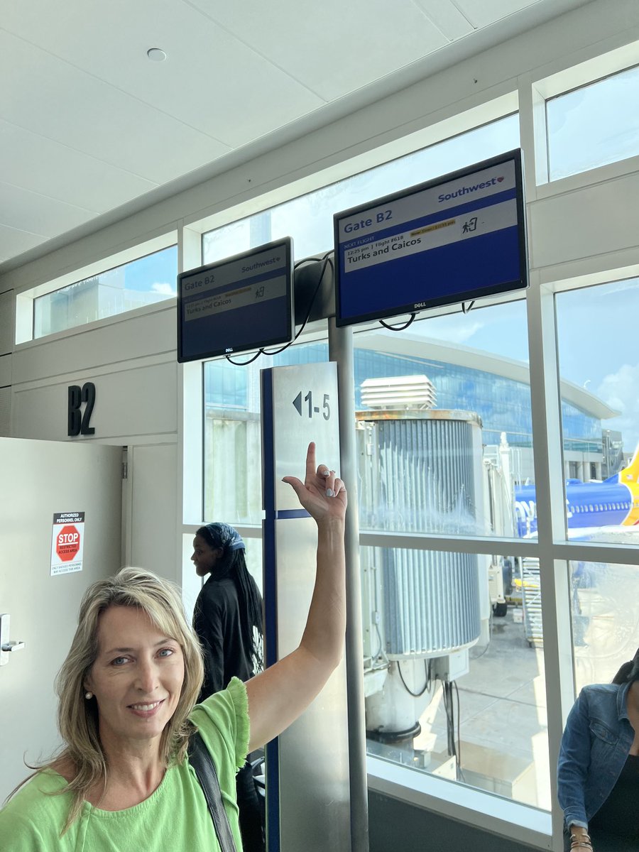 Vacation!!! Almost to paradise 🌴🌞🌺#Bengalpride  #summerselfie