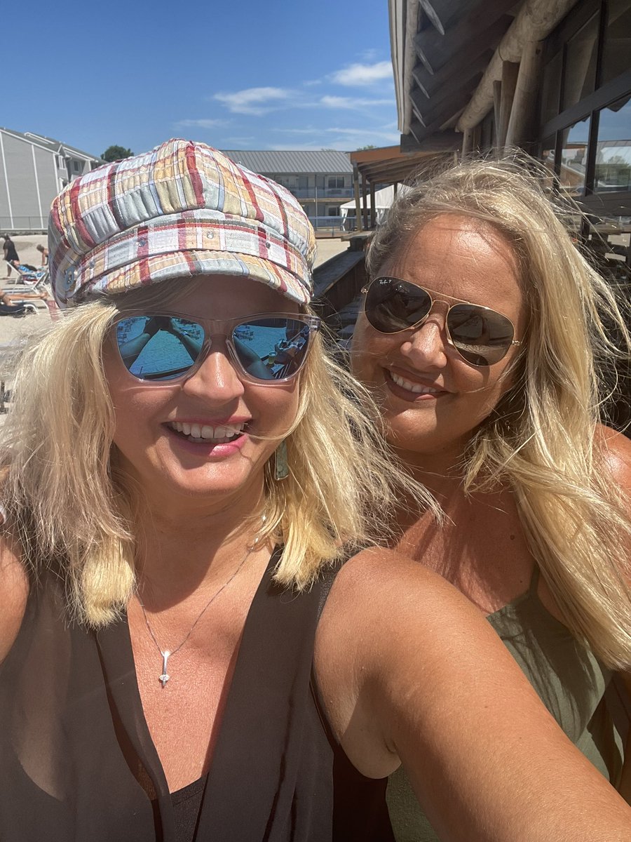 StanfordMonica's tweet photo. Lake Erie fun.☀️🏖 https://t.co/kswj1Hltjs