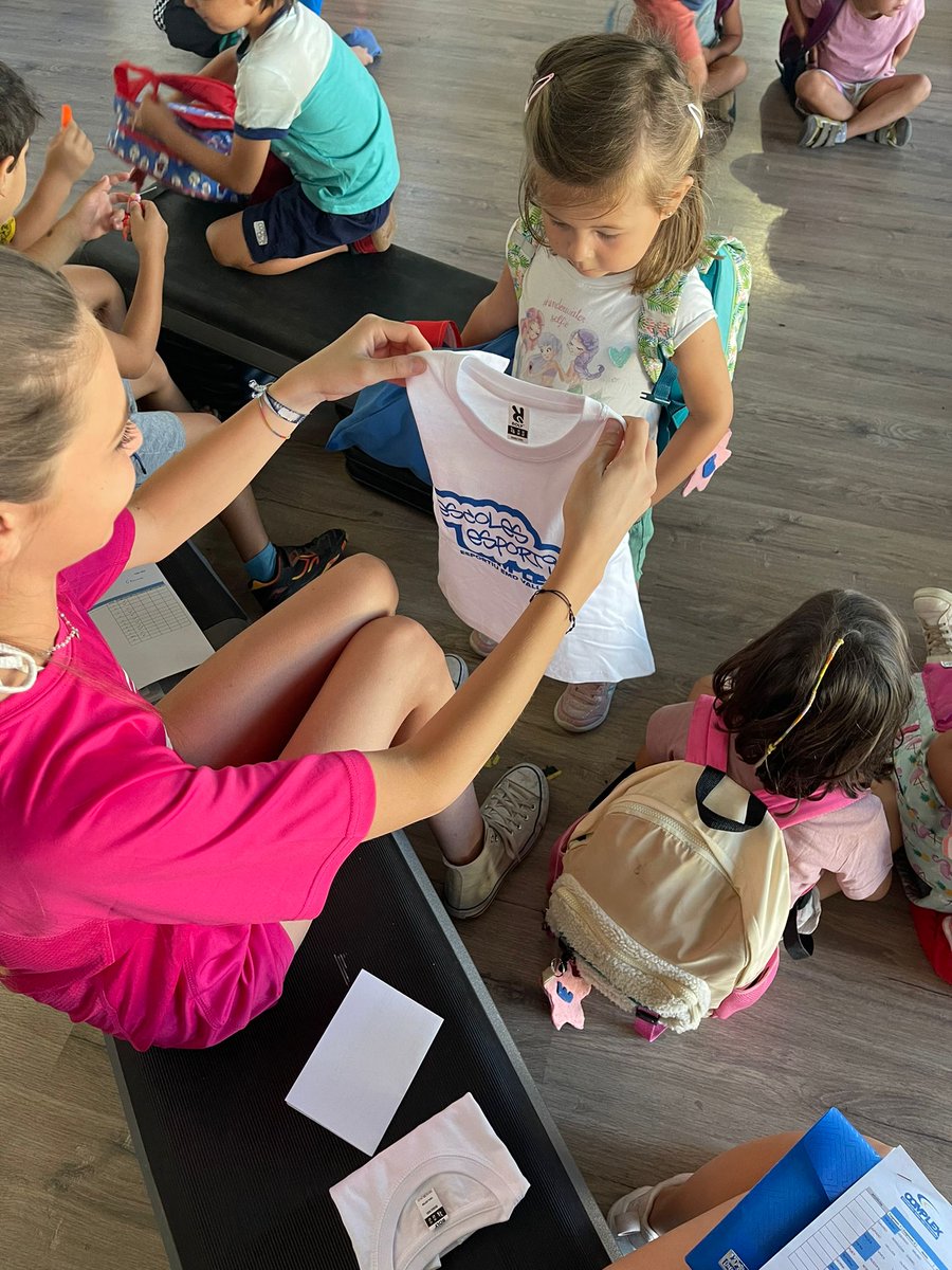 [CAMPUS D'ESTIU]

Avui iniciem la 3a setmana de les activitats d'estiu que organitzem al Complex Esportiu EMD #Valldoreix: les Escoles Esportives (📷), el Campus de Pàdel i el Tot Terreny. Com ens agrada divertir-nos!

#campusestiu #complexesportiuEMD <a href="/emdvalldoreix/">EMD de Valldoreix</a>