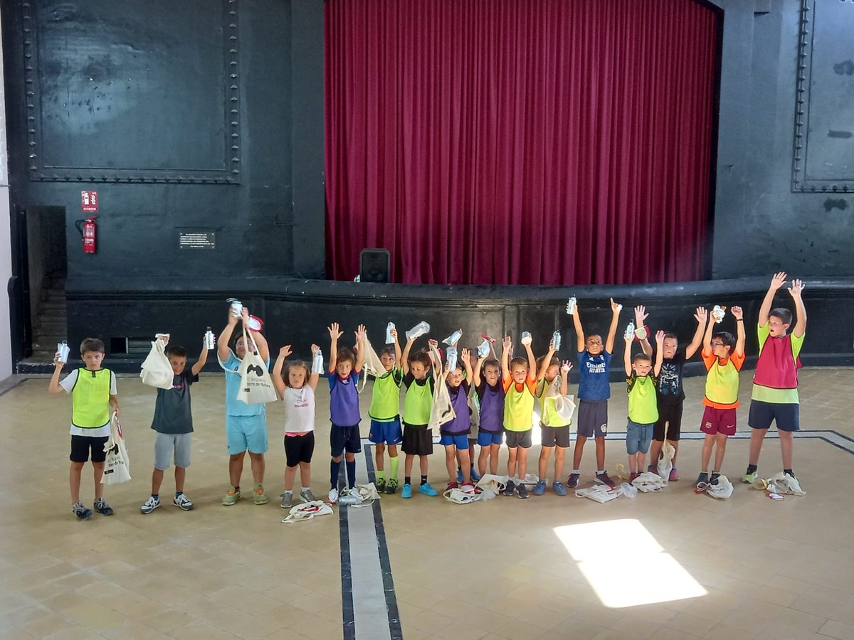 Encantats de patrocinar el torneig de futbol del divendres passat celebrat a Cal Rosal (Olvan) dins les activitats programades de la Festa Major amb unes ampolles d'aigua i un missatge important per a la canalla: "Avui ningú perd. Tots guanyem i aprenem".