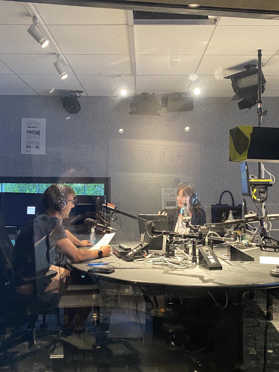 Quel bonheur de voir le retour de notre journaliste du matin en studio à <a href="/pointdujoursask/">Point du jour</a> ! #RCSK