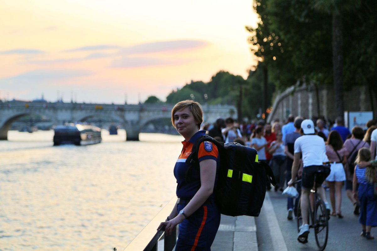 PCParisSeine's tweet photo. La PCPS vous souhaite un bel été 2022 ! ☀️

Nos bénévoles continuent d’être présents sur le terrain pour vous, tout au long de l’été et des vacances.

#ete #vacances #secourisme #protectioncivile #benevoles https://t.co/hW5K1Ble0Y