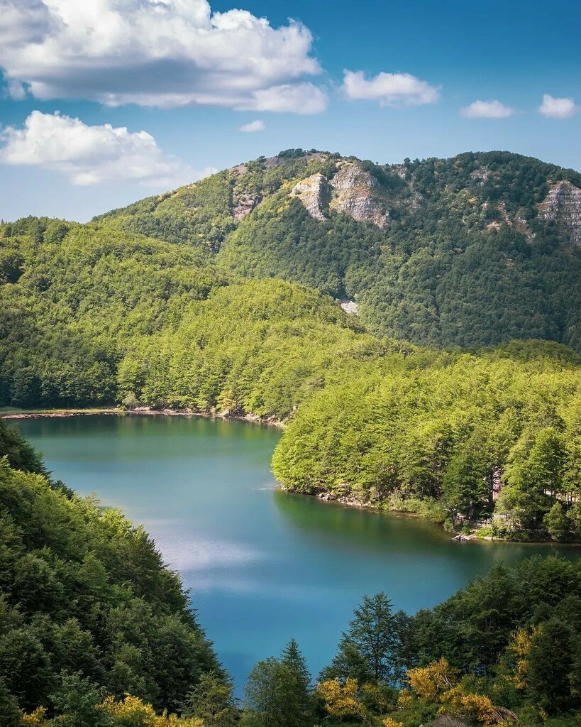 IgersEmRomagna's tweet photo. Pic by @blanches69 

I sentieri meno battuti regalano sempre gli scorci più intensi.

#lagosantomodenese #lago #lake #mountains #mountainlovers #mountainlake #appennino #appenninomodenese #appenninotoscoemiliano #appenninopasseggiando #modenaedintorni #landscapephotography #… https://t.co/vJJQOWrGbk