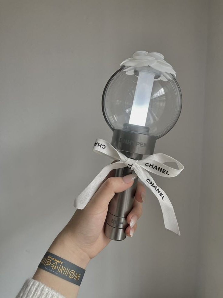 browoniez's tweet image. Enhypen lightstick decoration

– a thread