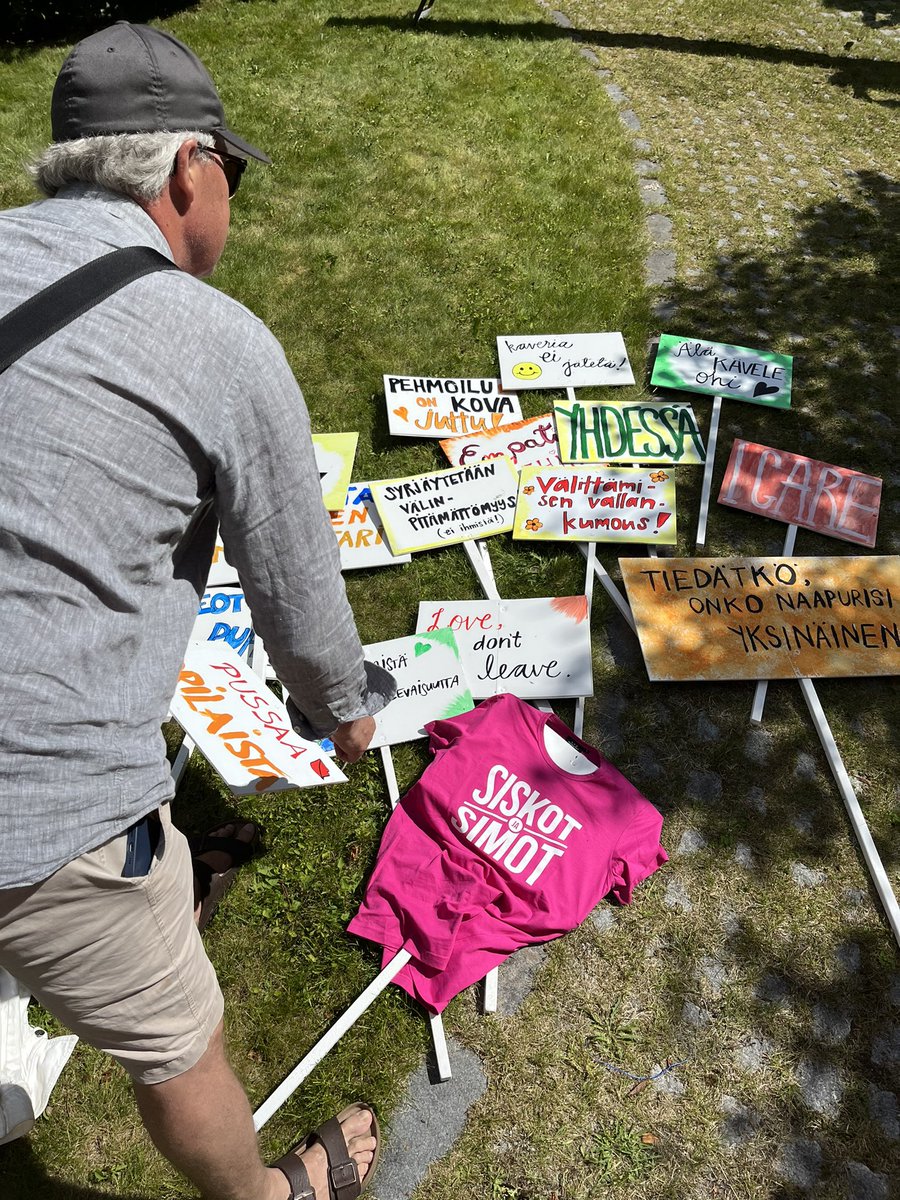 Terveisiä SuomiAreenan välittämisen vallankumouksesta ☀️
@SiskotJaSimot <a href="/SuomiAreena/">SuomiAreena</a> #välittämisenvallankumous