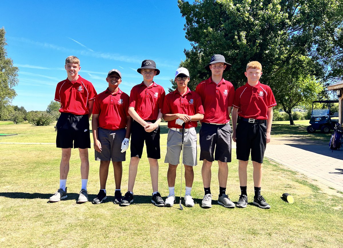 JuniorsHexhamGC's tweet image. Hexham Reds feeling the heat @PrudhoeGolfClub ☀️⛳️
Great hospitality, matches played in a fabulous spirit, with the Reds winning 8-4